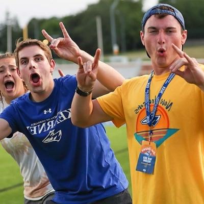 Students throwing the lopes